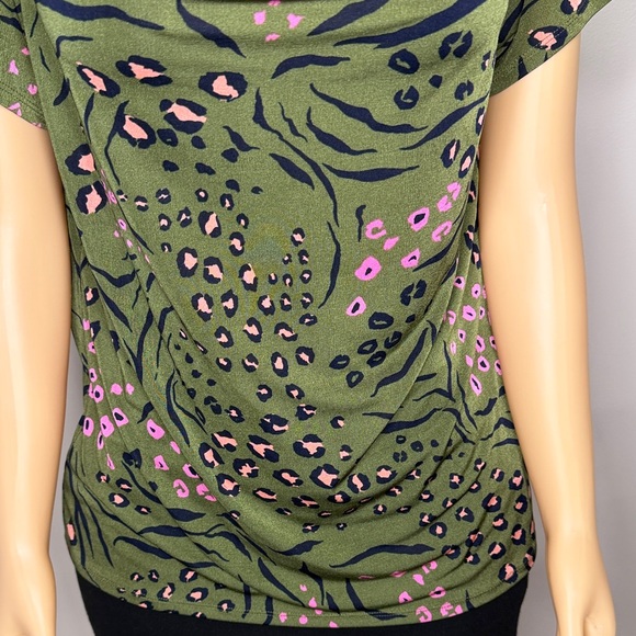 Jaclyn Smith Collection Olive Pink Navy Patterned Women's Blouse - Picture 5 of 12